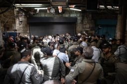 Israel batasi akses umat Kristen ke perayaan Sabtu Suci di Yerusalem