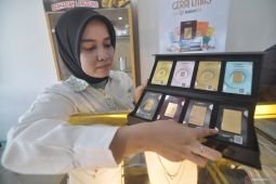 Sabtu ini, emas di Pegadaian kompak melemah