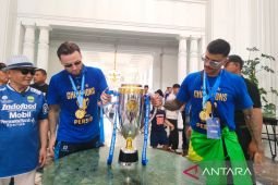 Skuad Persib Bandung juara disambut ribuan Bobotoh di Gedung Sate