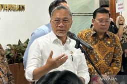 Menko Zulhas sebut impor garam industri kembali dibuka