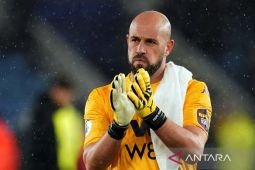 Pepe Reina pensiun dari sepak bola profesional