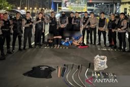 Polisi tangkap empat remaja bawa sajam diduga untuk tawuran