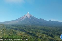 Getaran banjir lahar hujan Gunung Semeru tercatat hingga empat jam
