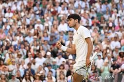 Alcaraz bekuk Rublev dan melaju ke perempat final Wimbledon