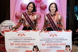 Dua paskibraka istana terima beasiswa Rp100 Juta