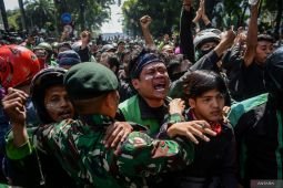 Demonstran merangsek ke gerbang Mako Brimob Kwitang