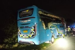 Polisi tangani kecelakaan bus pariwisata dan truk di JLS Tulungagung