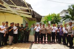 KAI Daop Madiun tertibkan rumah perusahaan aset negara