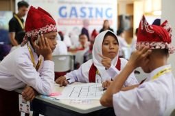 Pelajar SD berbagai daerah berkompetisi soal matematika metode Gasing