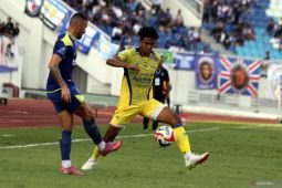 Sepuluh pemain Persib tumbangkan tuan rumah Arema FC 2-1