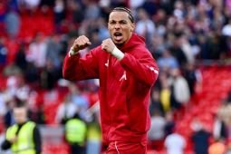 Ekitike menantikan kesempatan bermain bersama Isak