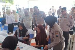 Ditlantas Polda Jatim gelar baksos, bakti kesehatan sambut HUT ke-70