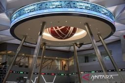 IHSG turun di tengah "wait and see" data ekonomi domestik