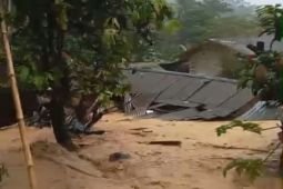 Hujan deras sebabkan banjir bandang di Lampung Barat