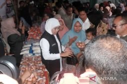 Pemprov Jatim gelar pasar murah di Kecamatan Waru Sidoarjo