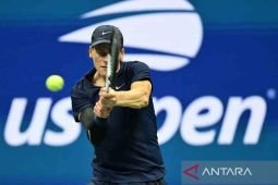 Sinner kehilangan set menuju perempat final Beijing