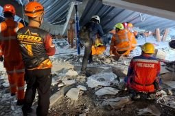 Pemkot Surabaya bantu proses evakuasi korban ponpes ambruk