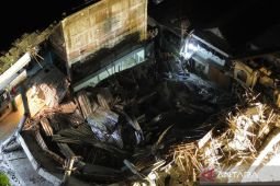 Tiga korban selamat kembali dievakuasi dari reruntuhan Ponpes Al Khoziny