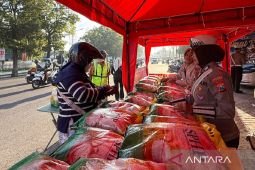 Polres Situbondo gelar Pasar Murah HUT Ke-70 Lalu Lintas Bhayangkara