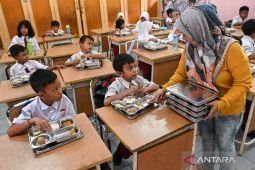 Indonesia rights body urges safeguards in free meal program