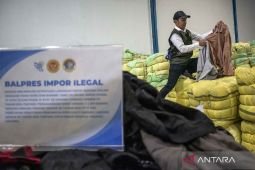 Purbaya bakal denda importir pakaian dan tas bekas ilegal