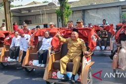 Prabowo bagikan 100 becak listrik di Jombang