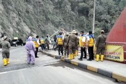 Warung di Gladak Perak dibongkar, berada di zona rawan Semeru