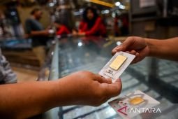 Daftar harga dua jenama emas Pegadaian hari ini kompak merosot