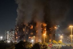 Korban tewas kebakaran apartemen di Hong Kong jadi 83 orang
