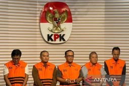 KPK umumkan Bupati Lampung Tengah dan adiknya jadi tersangka