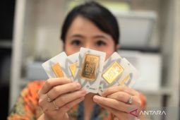 Harga emas Antam turun tipis ke Rp2,404 juta/gram