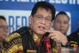 Finance Minister blocks use of seized clothes for Sumatra relief