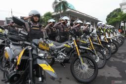 Petugas pengaman pada Operasi Lilin 2025