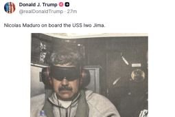 Trump pamerkan foto Maduro ditahan di kapal perang AS