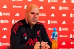 Arne Slot: Liverpool pandang serius laga lawan Barnsley