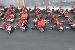 Penyerahan becak listrik bantuan Presiden di Sidoarjo