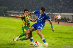 Persib pimpin klasemen dengan unggul satu poin