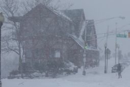 Salju lebat terus guyur pesisir laut Jepang, warga diimbau waspada