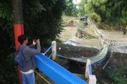 Jembatan putus di Jember