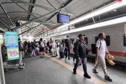 KAI Surabaya layani 42.668 pelanggan saat libur Imlek 2026