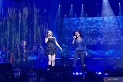 Kaka Slank nyanyikan lagu "Sial" di konser KOMA Mahalini