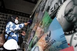 Penukaran uang baru di Malang