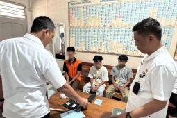 Lapas Madiun gagalkan penyelundupan HP dan charger dari pengunjung