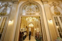 Shalat tarawih di Nganjuk