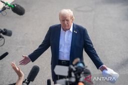 Trump umumkan tarif impor global 10 persen seusai MA tolak tarif lama