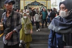 Arus mudik H-2 di Stasiun Gubeng