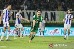 Persebaya bermain imbang 2-2 lawan Persib di GBT