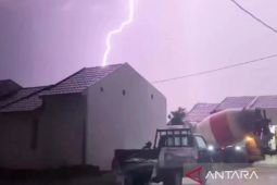 BMKG: Selasa ini Surabaya berpotensi hujan deras disertai petir