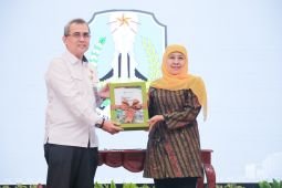 Khofifah ajak kepala daerah tindak lanjuti temuan BPK