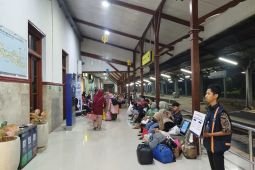 Sebanyak 11.694 penumpang gunakan KA lewati stasiun Daop Jember pada H2 Lebaran
